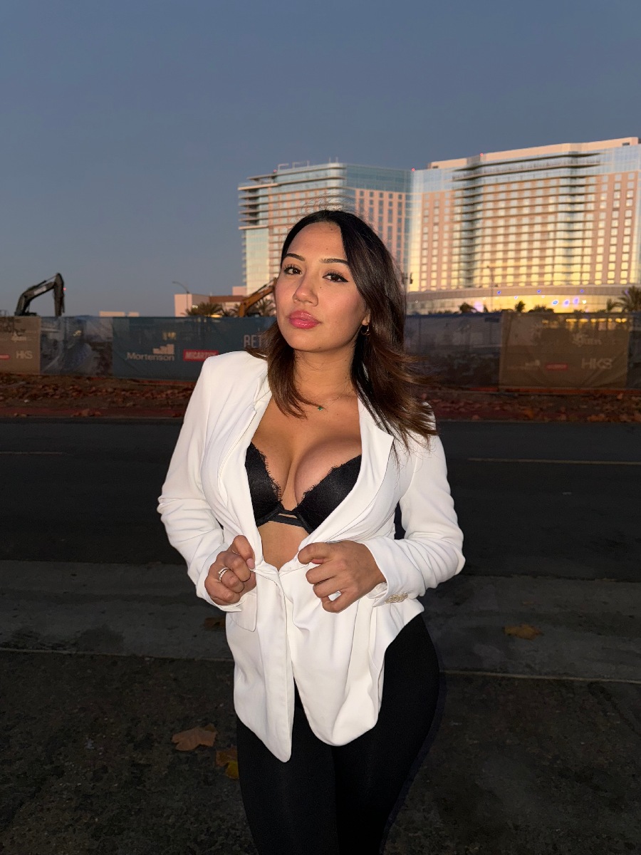 Take a pause and enjoy Ali Cruz — streaming from Vasai Virar