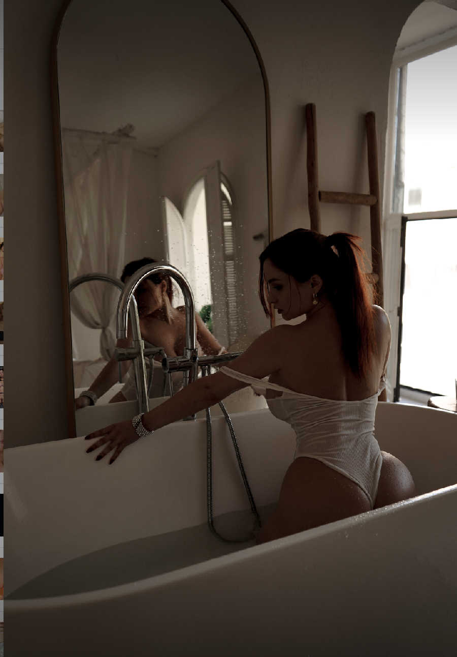 A playful frame from Miranda Faith nude — online in Vasai Virar