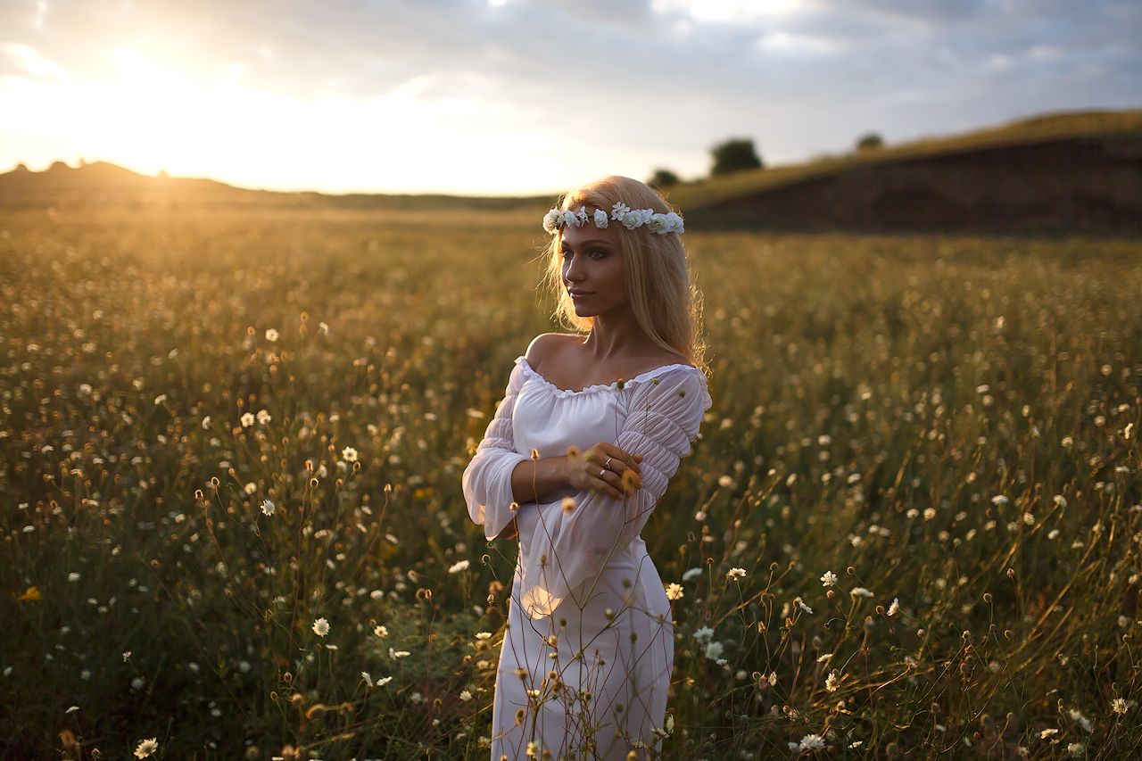 Girls in Slavic costumes in Vasai Virar