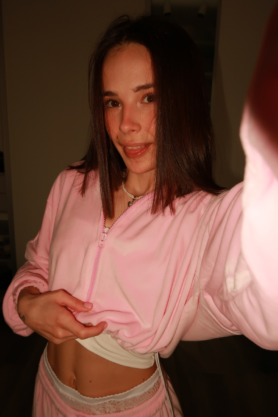 Tina brings the glow — live moments in Vasai Virar